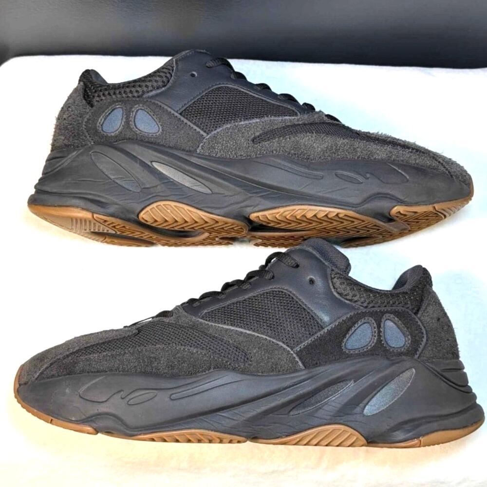 Adidas Yeezy Boost 700 “Utility Black” (2019) – FV5304 | 11M - Picture 3 of 13